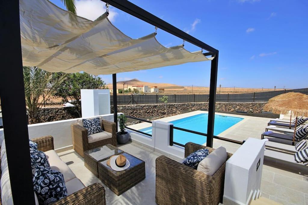 No 2. Stunning 4-bedroom With Large Pool *
